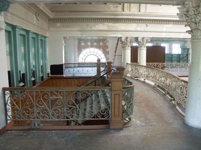 Gallery rails in Carnegie, 2007